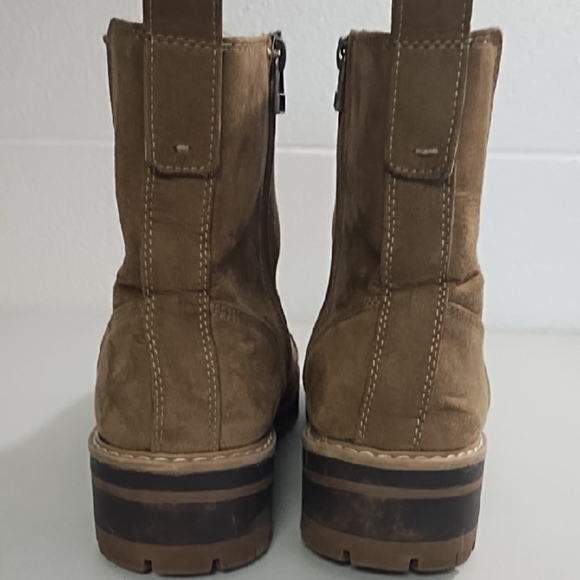 Tan Chelsea Boots with Rugged Design Side Zip & Elastic Panels 10 - Picture 4 of 9